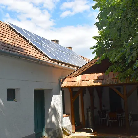 Balatoni Zoeldkapus Vendeghaz Lesencetomaj