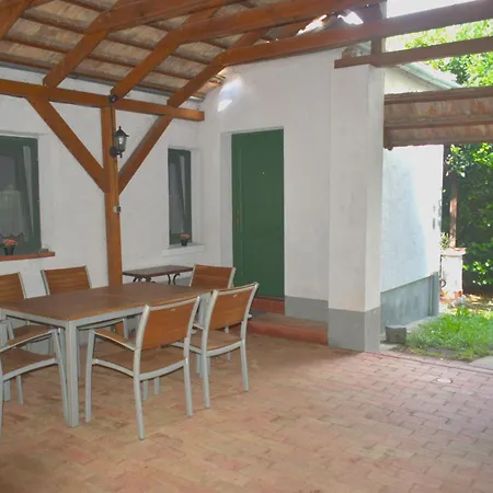 Balatoni Zoeldkapus Vendeghaz